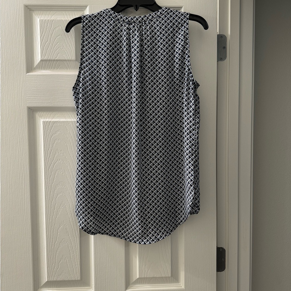 Sleeveless Blue and White Geometric Top - Picture 2 of 4